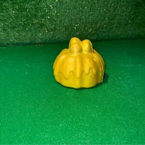 Squishies slow-rising Gold Strawberry Shortcake toy